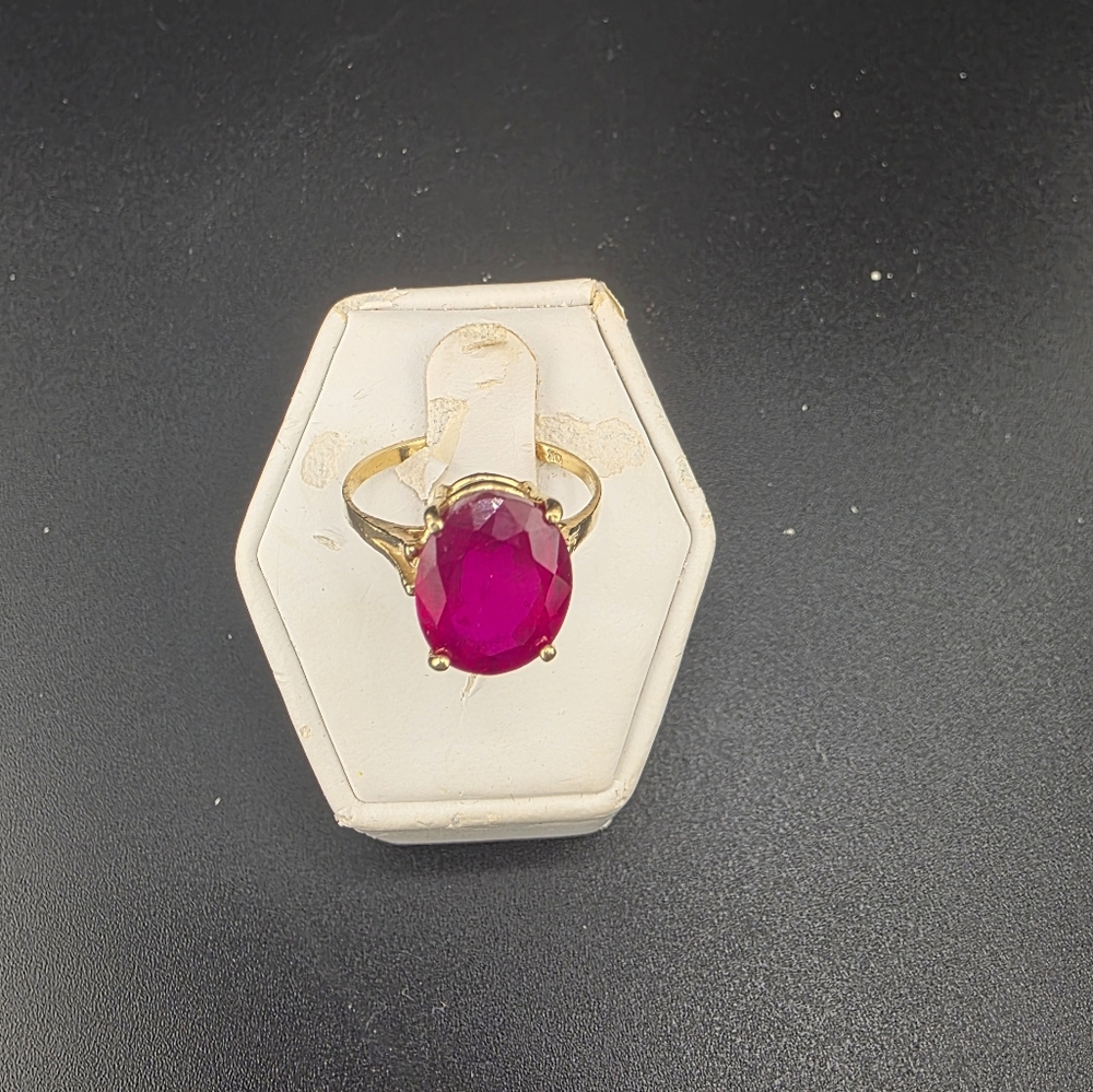 Elegant 10k Gold Ring with Pink Sapphire Gemstone Size 8.5